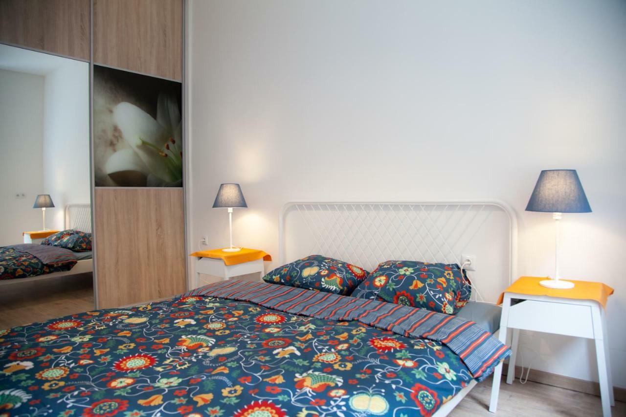 Downtown Pedestrian Zone Apartment Bratislava Luaran gambar