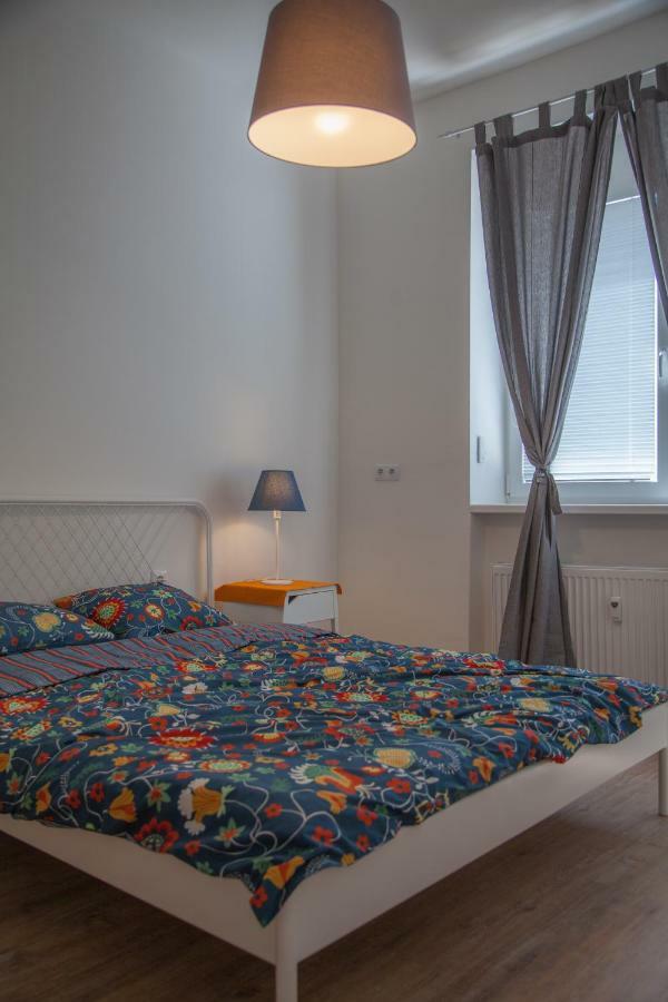 Downtown Pedestrian Zone Apartment Bratislava Luaran gambar