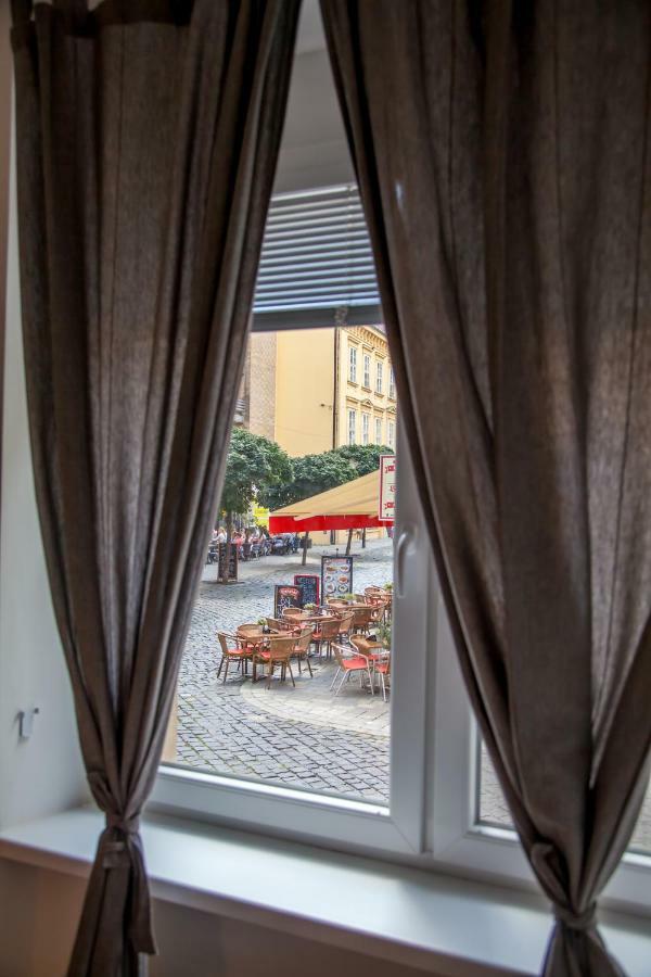 Downtown Pedestrian Zone Apartment Bratislava Luaran gambar